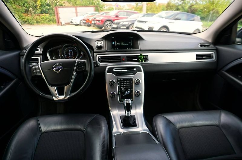 Volvo V70 (2016) MOMENTUM 2,0 D4 133 kW - fotka 31 z 64