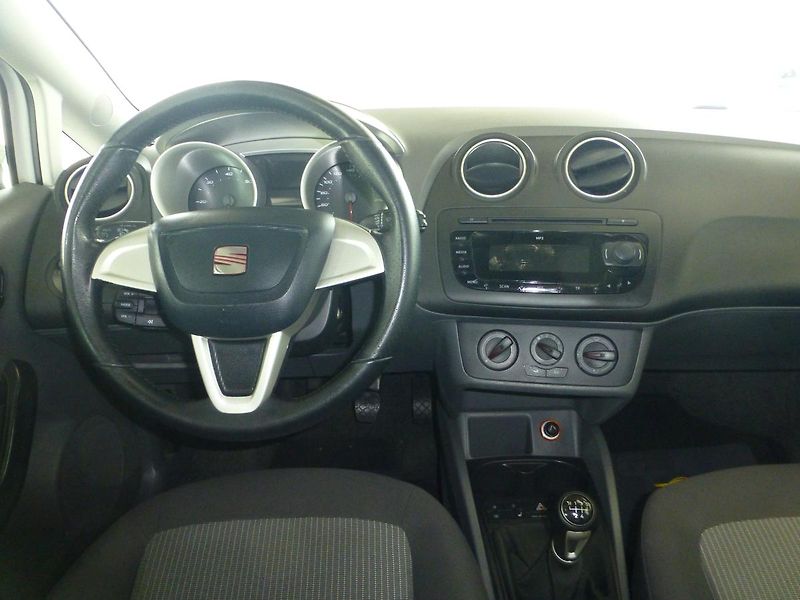 Seat Ibiza (2011) 1,6TDI-77KW**ALU**VYHŘ.SEDADLA - fotka 13 z 20
