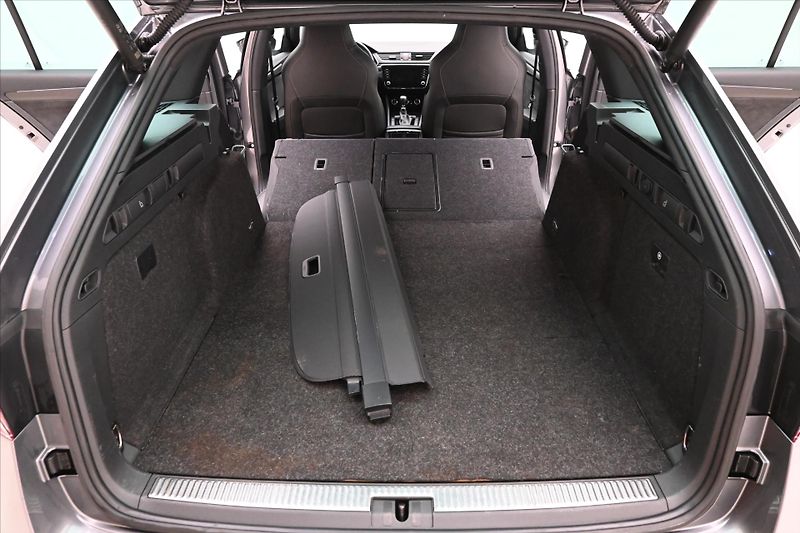 Škoda Superb 1,4 TSI 115kW iV DSG Sportline - fotka 11 z 32