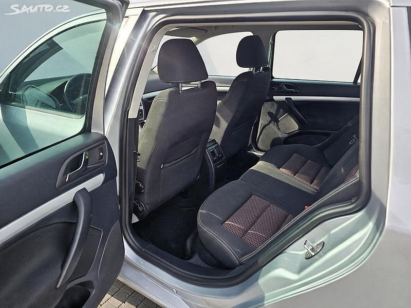 Škoda Octavia 1.2 TSI 77kW SPORT EDITION - fotka 28 z 32