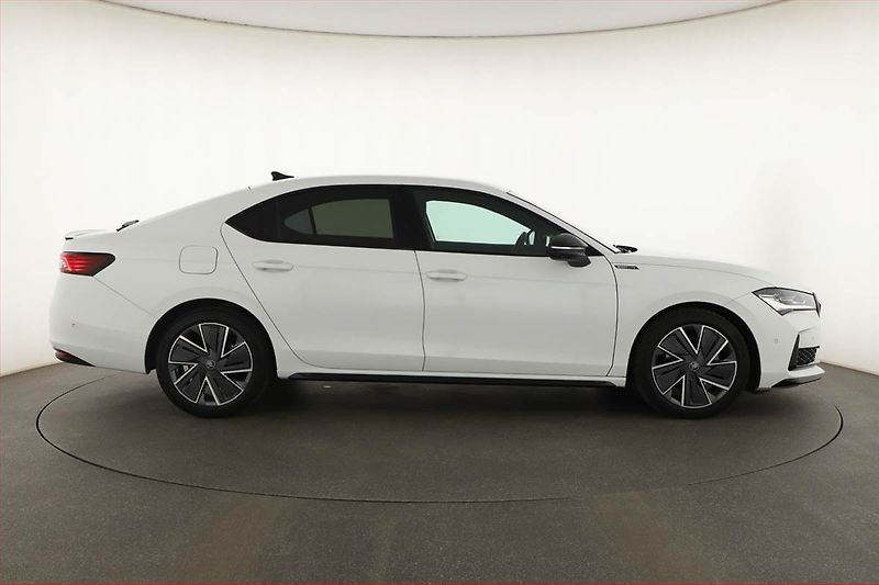 Škoda Superb (2025) 2.0 TDI, SPORTLINE, KAMERA - fotka 6 z 20
