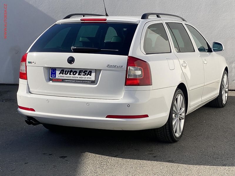 Škoda Octavia (2011) 2.0TSi, RS, xenon - fotka 4 z 16
