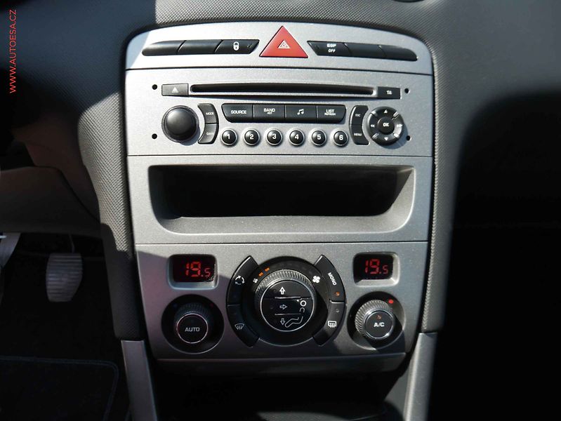 Peugeot 308 (2013) 1.6HDi, ČR, Klima - fotka 11 z 12