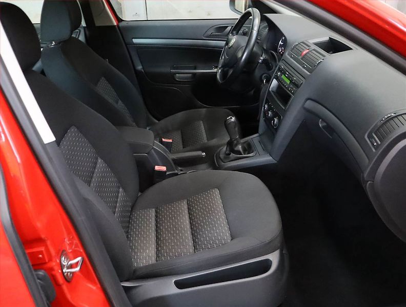 Škoda Octavia (2012) 1.6 - fotka 9 z 17