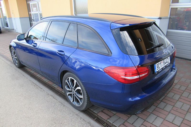 Mercedes-Benz Třídy C 220 CDi AUTOMAT TAŽNÉ  - fotka 4 z 24