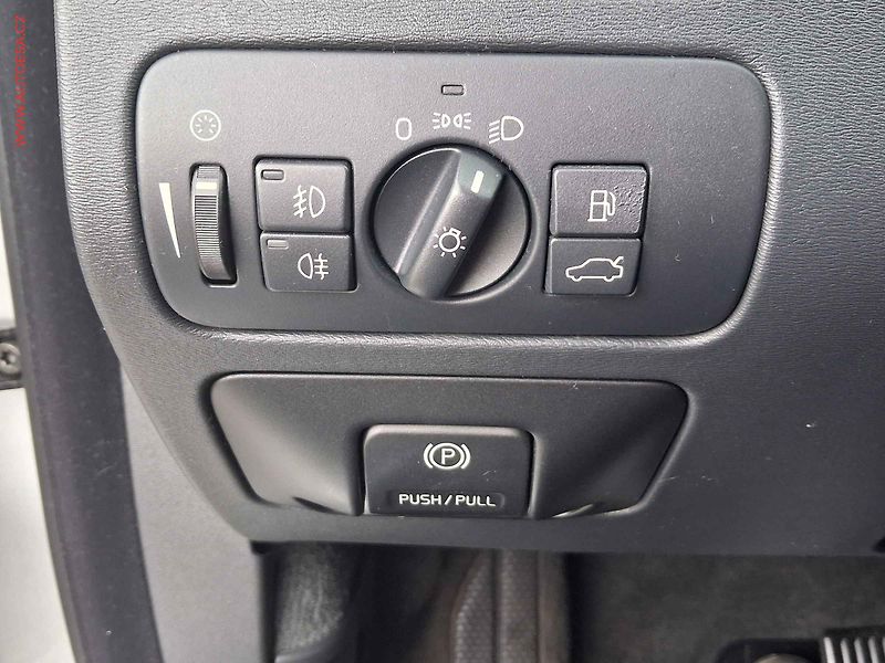 Volvo V70 (2010) 2.0d, AT, xenon, kůže - fotka 12 z 20
