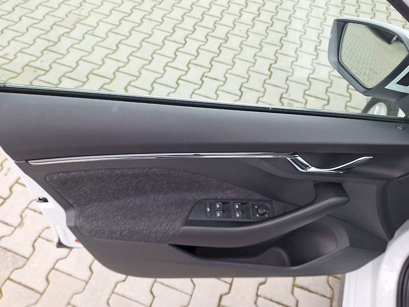 Škoda Kamiq (2022) 1.0 TSI / 81 kW / 6MP / Style - fotka 16 z 32