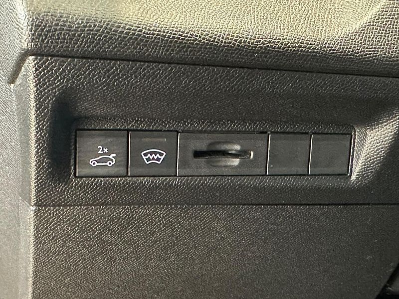 Peugeot 408 1,2 96kW GT, 1.majitel - fotka 21 z 24