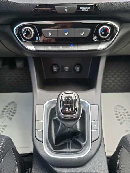 Hyundai i30 1.5i COMFORT LED KAMERA NAVI - fotka 29 z 41