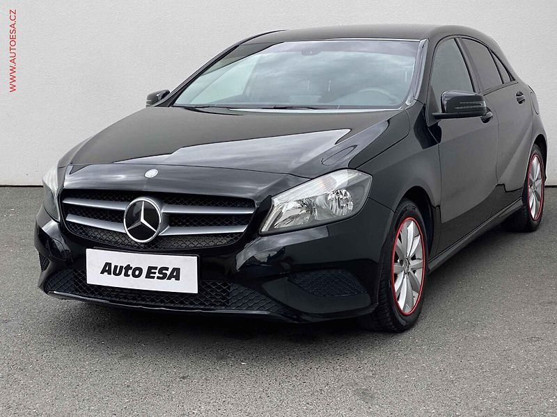 Mercedes-Benz Třídy A (2016) 1.6i A180, Navi, AC, tažné - fotka 3 z 17