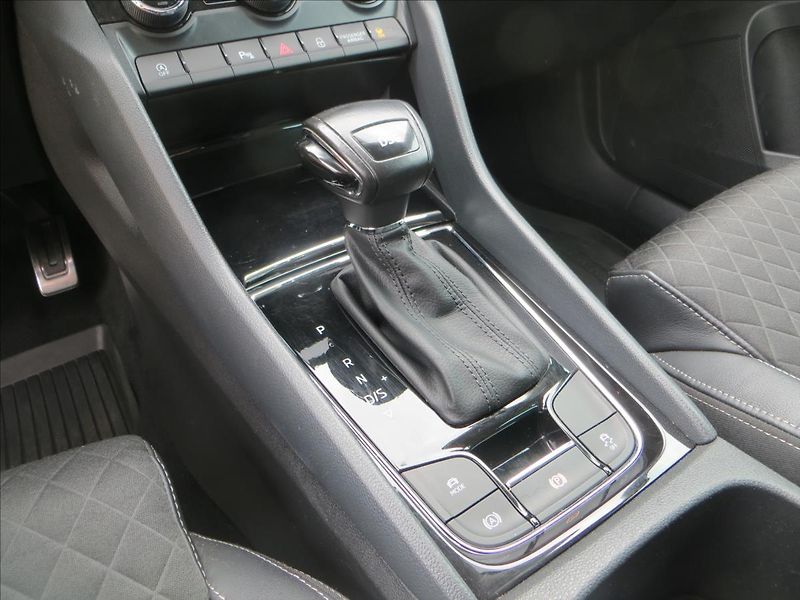 Škoda Karoq 1,5 TSI Style 110kW DSG WEBAST - fotka 17 z 33
