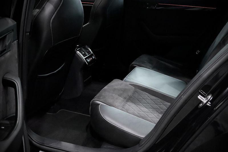 Škoda Superb 2.0 TSI 162 kW DSG Sportline - fotka 20 z 50