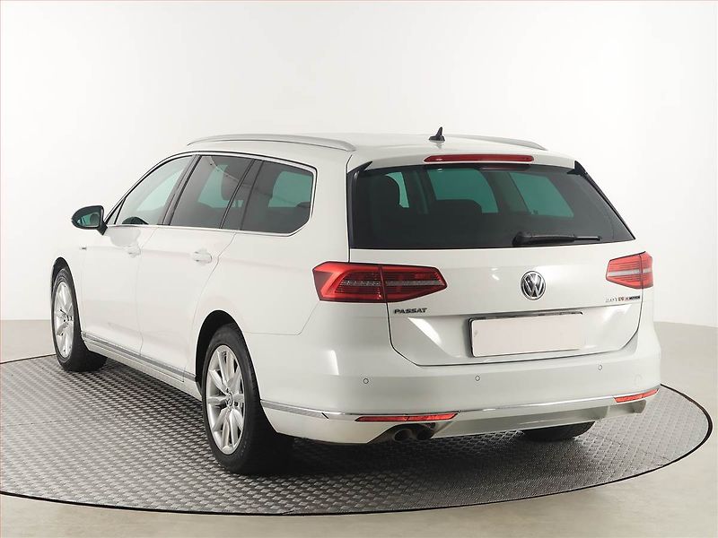Volkswagen Passat (2015) Highline 2.0 TDI, 4X4 - fotka 4 z 17