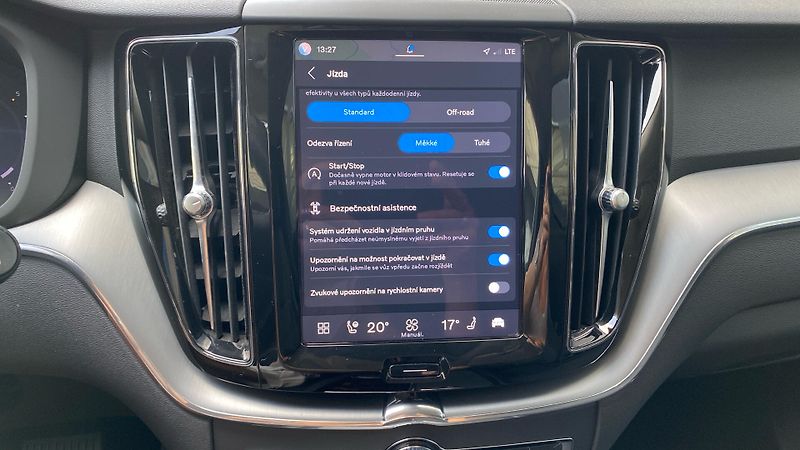 Volvo XC60 CORE, B4 AWD, 145+10 kW / 197+ - fotka 25 z 35