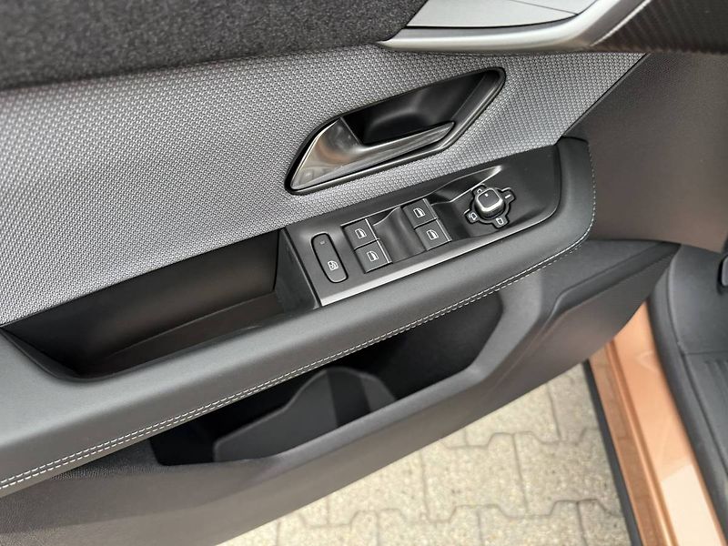 Opel Grandland GS Hybrid 1.2 TURBO (107kW/145 - fotka 10 z 25