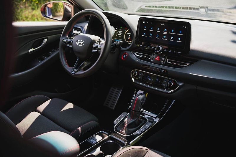 Hyundai i30 (2025) 1.0 T-GDI, N-LINE, DPH - fotka 3 z 26
