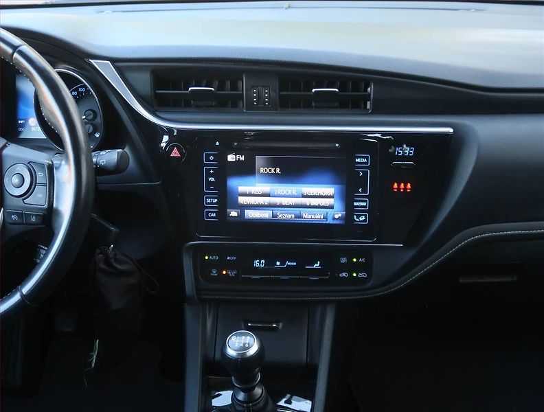 Toyota Auris (2018) 1.6 Valvematic, Tempomat - fotka 12 z 21