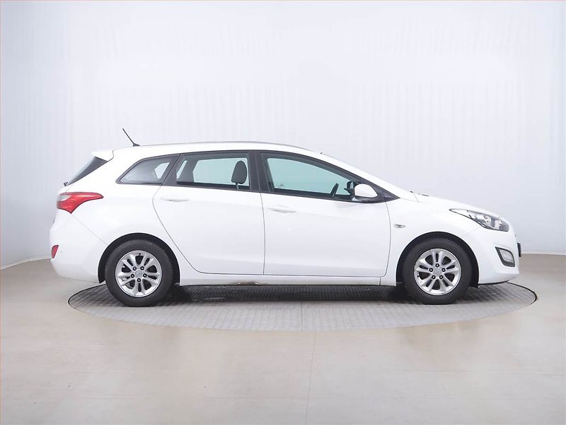 Hyundai i30 (2015) 1.6 CRDi, ČR,1.maj, Serv.kniha - fotka 6 z 15
