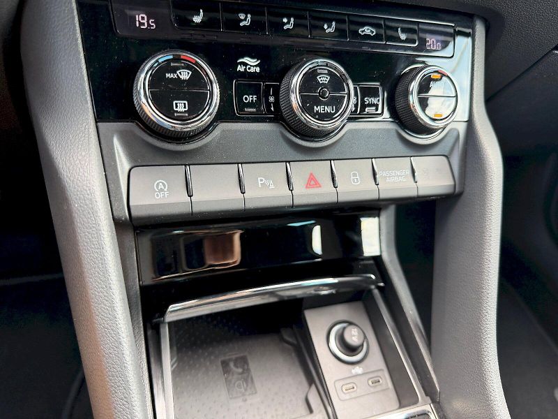 Škoda Karoq (2024) 2.0TSI 140kW DSG 4x4 SportLine - fotka 29 z 35