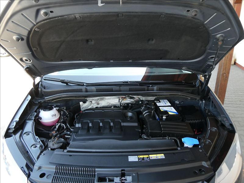 Volkswagen Sharan 2,0 TDi 110kW webasto, 2x kola - fotka 42 z 50