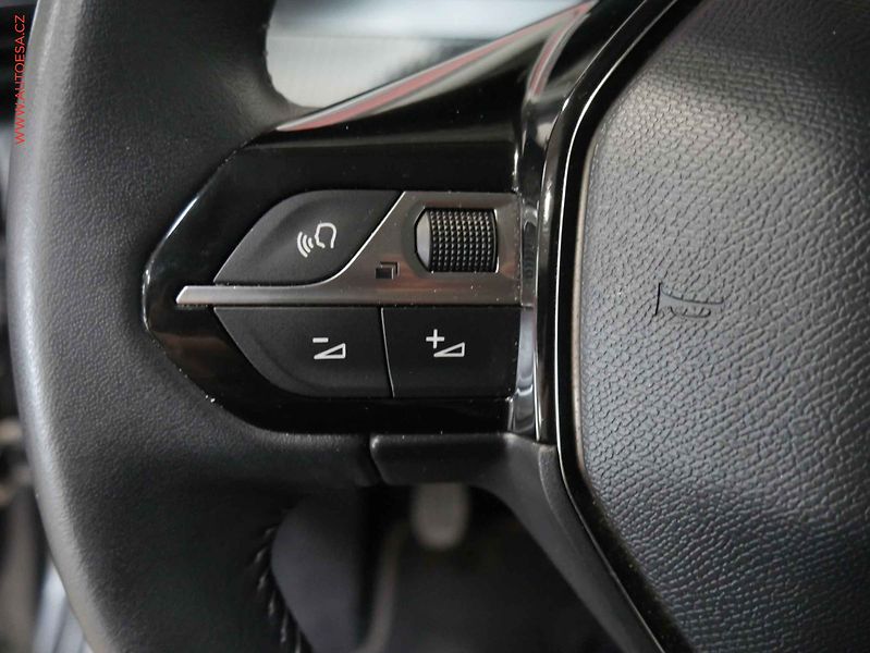 Peugeot 2008 (2021) 1.2 PT, 2.maj,ČR, servis - fotka 12 z 18