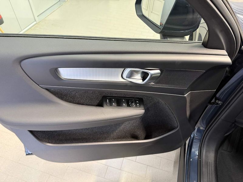 Volvo XC40 (2026) B3 2.0L 163 HP AT7 FWD CORE - fotka 14 z 23