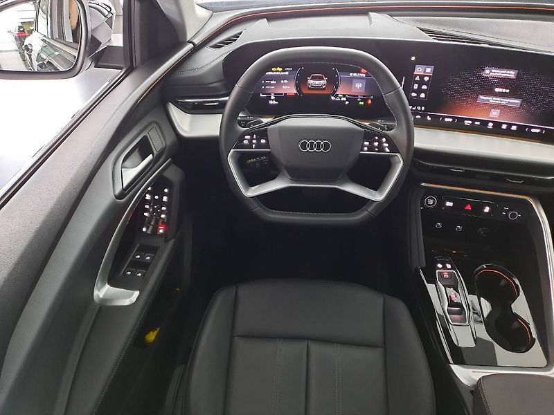 Audi Q5 (2025) S Line 2.0 TFSI quattro (150kW - fotka 11 z 25