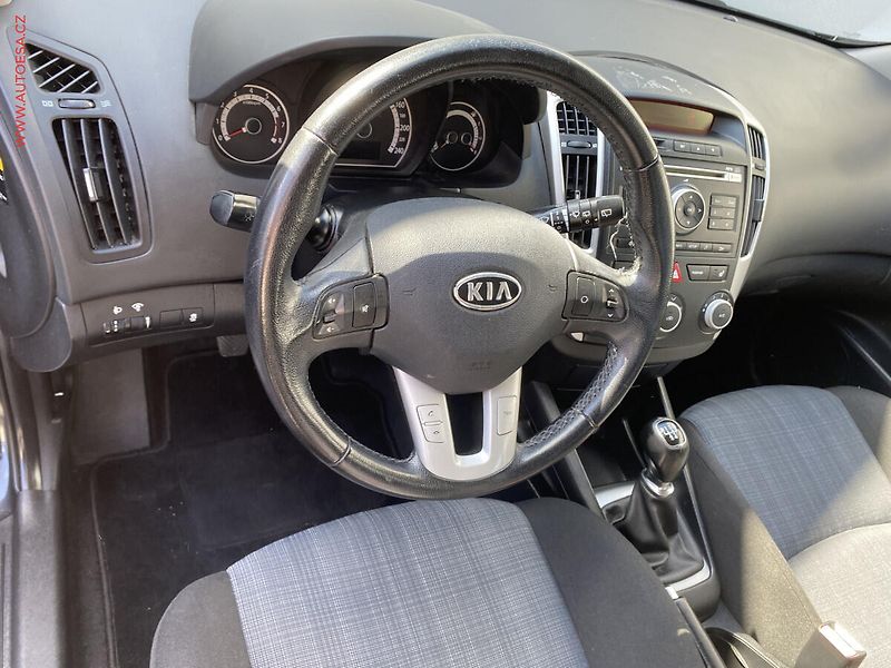 Kia Ceed (2010) 1.4CVVT, Vision, TZ, výhřev - fotka 12 z 16