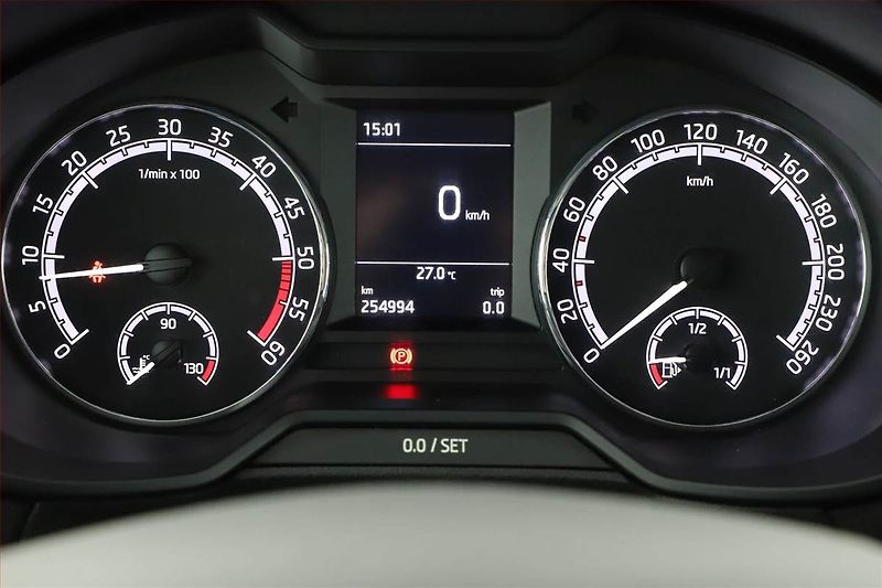 Škoda Octavia (2019) 1.6 TDI, Tempomat - fotka 8 z 16