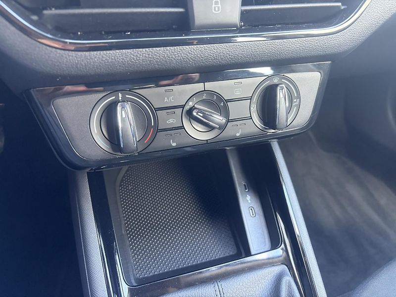 Škoda Scala 1.0TSi Selection 85kW - fotka 17 z 22