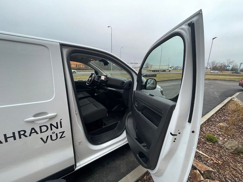 Toyota ProAce 2.0 D-4D 144HP MT Active Navi - fotka 21 z 25