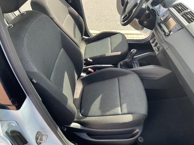 Škoda Fabia 1.4 TDI Red & Grey 1.Majitel - fotka 15 z 28