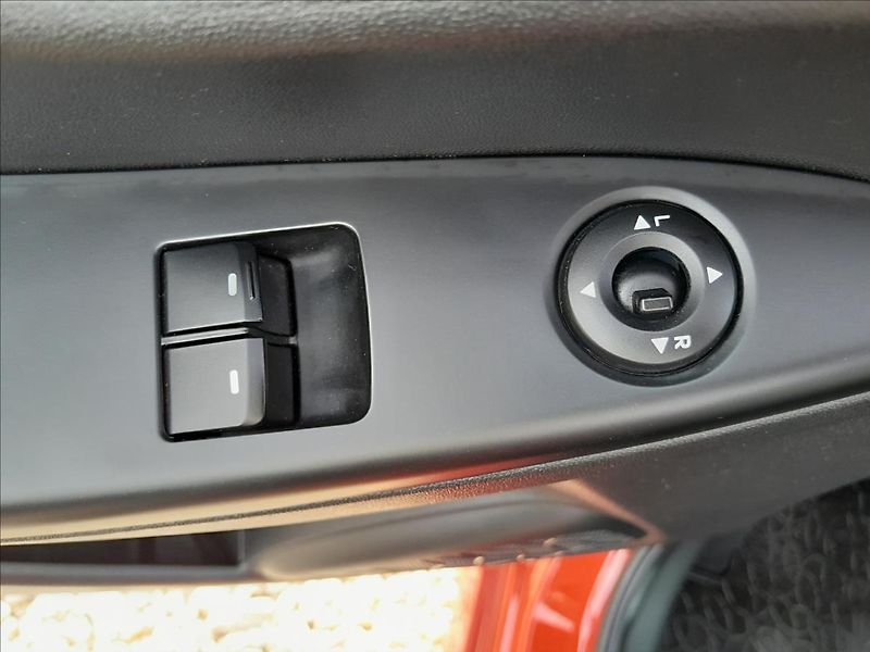 Hyundai ix20 1,6i 91 kW - fotka 19 z 49