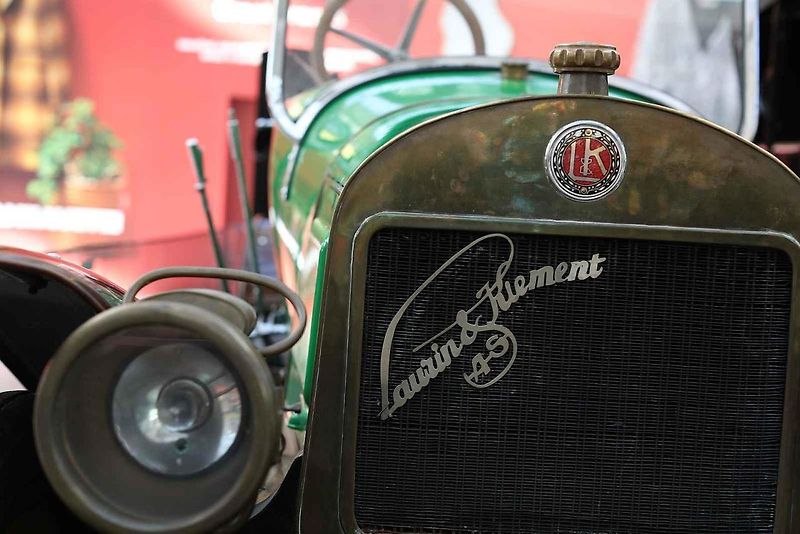Desítkami historických aut značky Škoda se lze od čtvrtka kochat v obchodním centru Olympia v Brně. K vidění je třiadvacet aut, pět motocyklů a jízdní kolo.