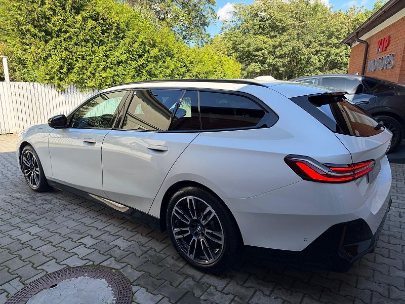 BMW Řada 5 520xD-M PAK-R20-PANO-H&K-TAŽ - fotka 3 z 33