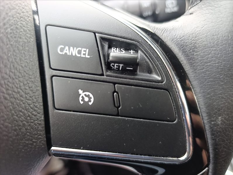 Mitsubishi ASX 1,6 DI-D 4x4 Kamera Navigace - fotka 30 z 37
