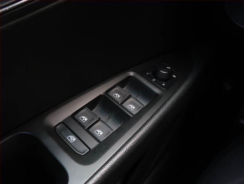 Seat Leon (2015) 2.0 TDI FR, Automat, Navi - fotka 19 z 19