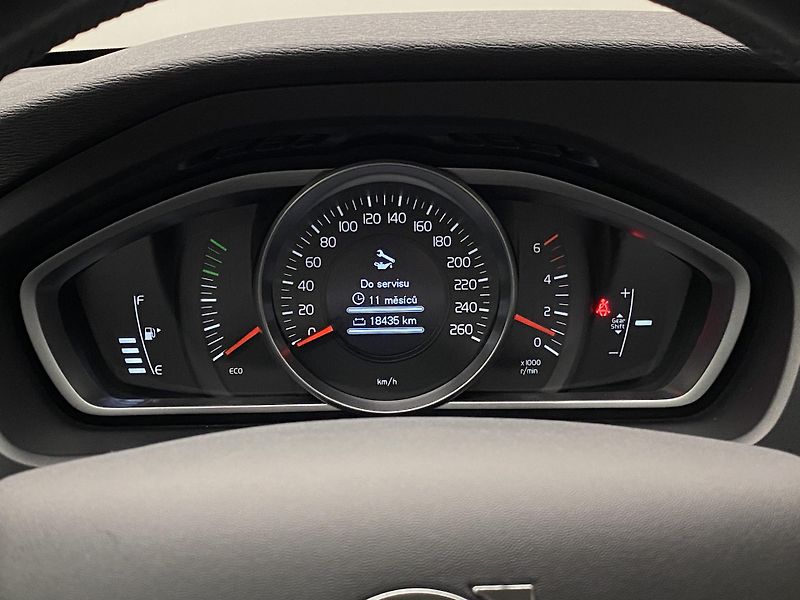 Volvo V40 D2 MOMENTUM CZ 1.maj. - fotka 29 z 44