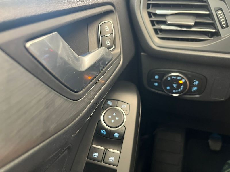 Ford Focus 2.0 EB Titanium manuál 110kW - fotka 22 z 76