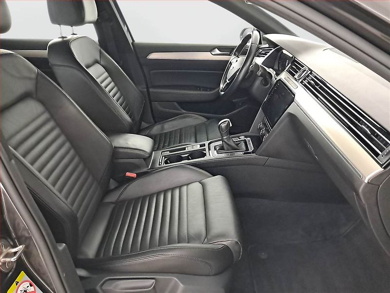 Volkswagen Passat (2018) 2.0 TDI, 4X4, Automat, Kůže - fotka 9 z 25