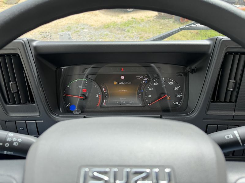Isuzu F11 (2026) 5.2L, 240k, MT6, Hákový nosič - fotka 16 z 35