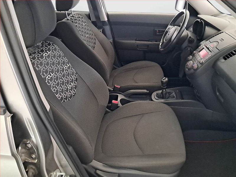 Kia Soul (2009) 1.6 CRDI, Vyhř. sedaček - fotka 9 z 16