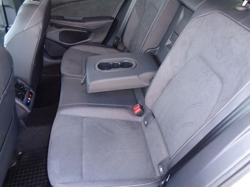 Volkswagen Golf 1,5 TSI  PEOPLE  110 kW - fotka 23 z 30