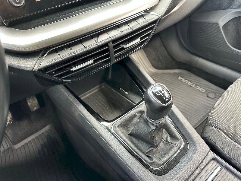 Škoda Octavia (2022) 2.0 TDI 85kW Ambition Combi - fotka 18 z 22
