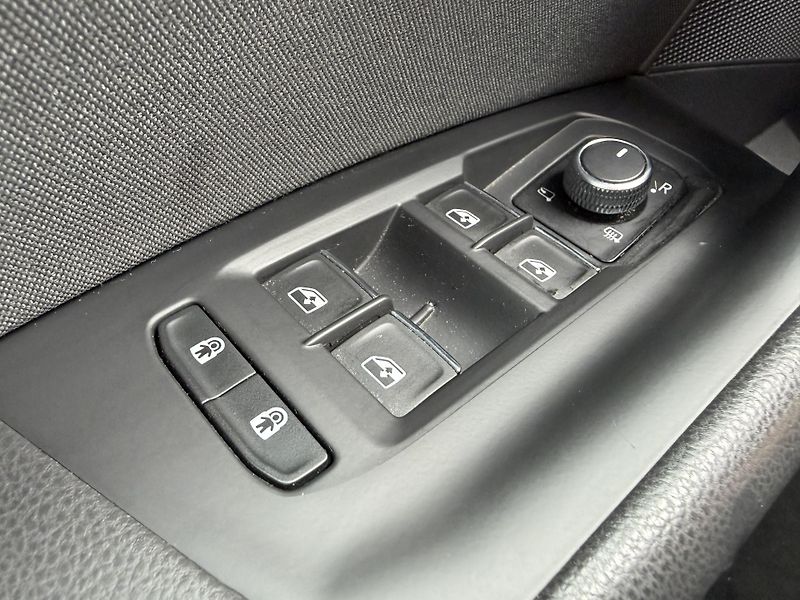 Volkswagen Touareg 3.0 TDI ČR DPH VZDUCH TAŽNÉ - fotka 14 z 36