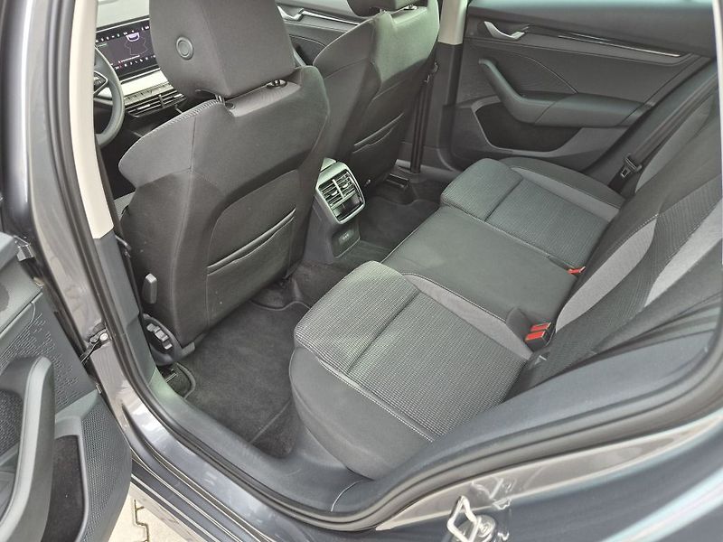 Škoda Octavia Selection 1.5 TSI 110 kW - fotka 13 z 32