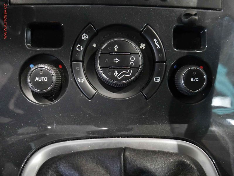 Peugeot 3008 (2010) 1.6VTi, Panor, AC - fotka 16 z 18