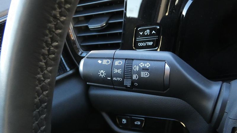 Lexus NX 350h 2.5 E-CVT Comfort Top - fotka 10 z 21