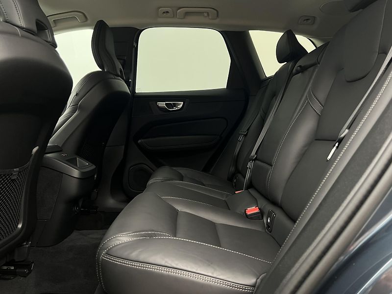 Volvo XC60 B5 AWD PLUS DARK AUT 1.maj. - fotka 6 z 42