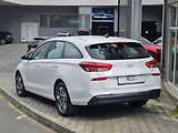 Hyundai i30 1.5i Comfort, serv.kn., 1.maj. - náhled 2